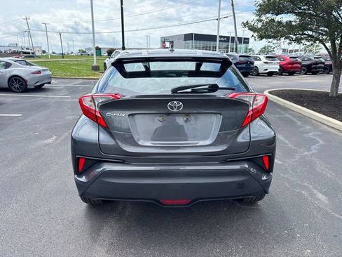 Used 2018 Toyota C-HR XLE FWD image 8