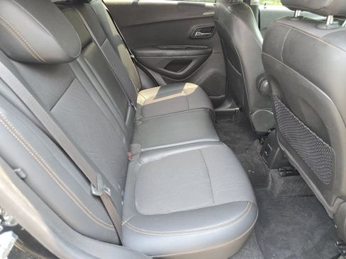Used 2019 Chevrolet Trax LT w/ LT Convenience Package AWD/4WD image 17