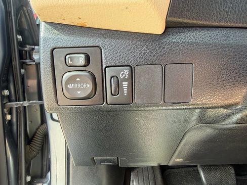 Used 2014 Toyota Corolla LE FWD image 34