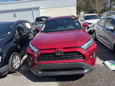 Used 2022 Toyota RAV4 XLE w/ Convenience Package image 2