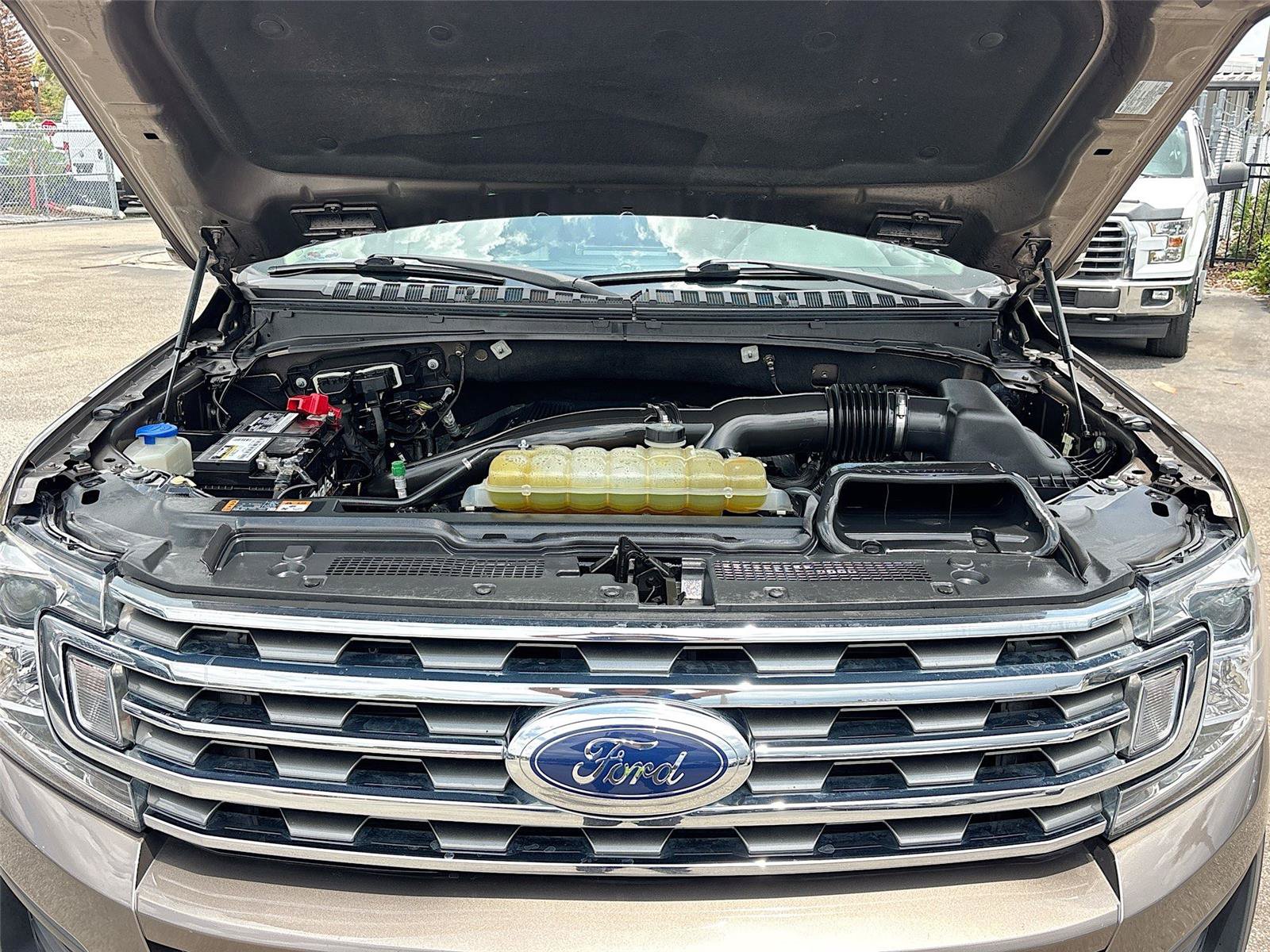 Used 2018 Ford Expedition XLT w/ Equipment Group 202A RWD image 30