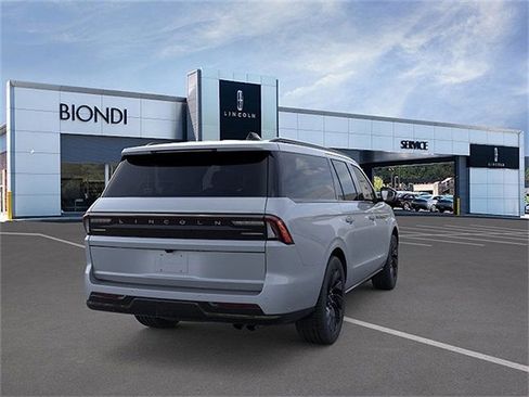 New 2026 Lincoln Navigator L Reserve w/ Jet Appearance Package AWD/4WD image 8
