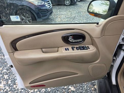 Used 2004 Buick Rainier CXL Plus AWD/4WD image 11