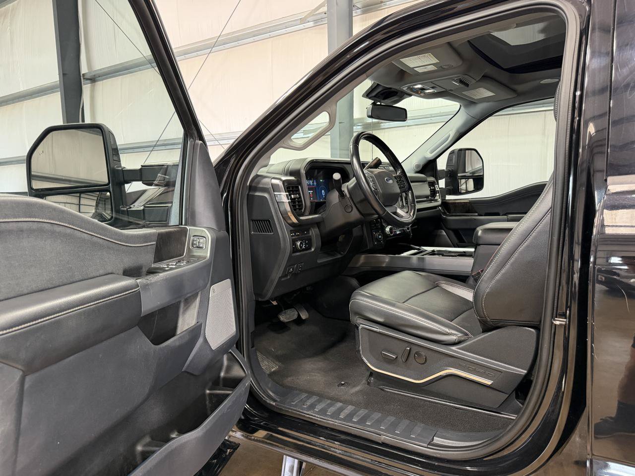 Used 2023 Ford F350 Lariat w/ Lariat Ultimate Package AWD/4WD image 11