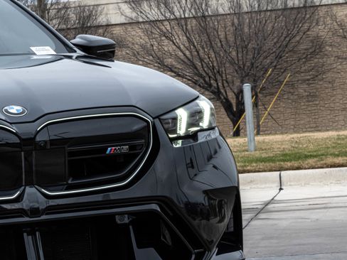 Used 2025 BMW M5 w/ Executive Package image 7