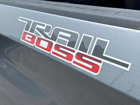 Used 2021 Chevrolet Silverado 1500 LT Trail Boss w/ Convenience Package II AWD/4WD image 16