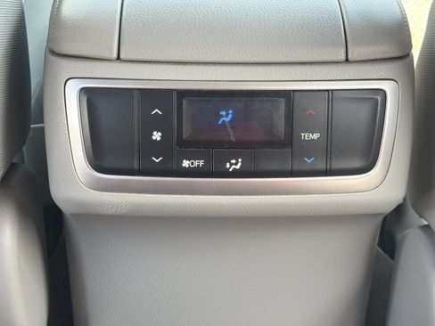 Used 2018 Toyota Highlander LE FWD image 20