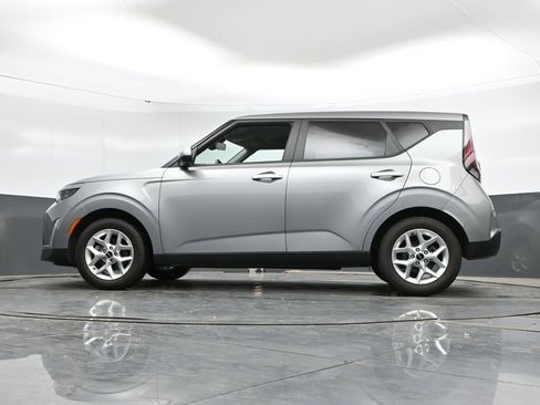 Used 2025 Kia Soul LX w/ LX Technology Package FWD image 45