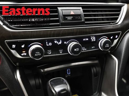 Used 2018 Honda Accord Touring image 19