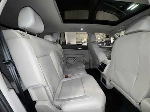 Used 2022 Volkswagen Atlas SE w/ Panoramic Sunroof Package image 16