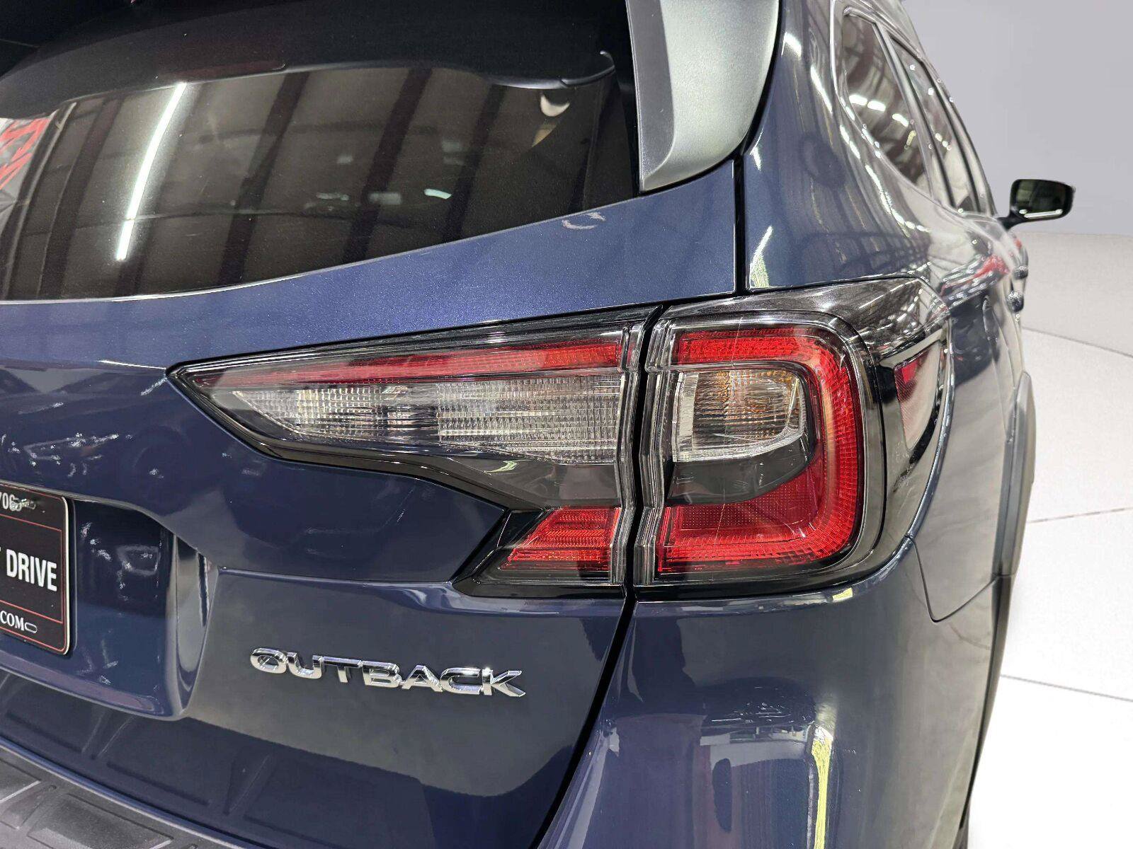 Used 2025 Subaru Outback Premium AWD/4WD image 14