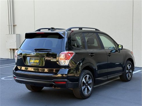 Used 2017 Subaru Forester 2.5i Premium AWD/4WD image 4