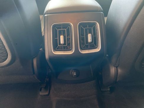 Used 2024 Kia Sorento S image 12