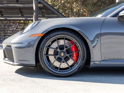 Certified 2025 Porsche 911 Carrera GTS RWD image 13