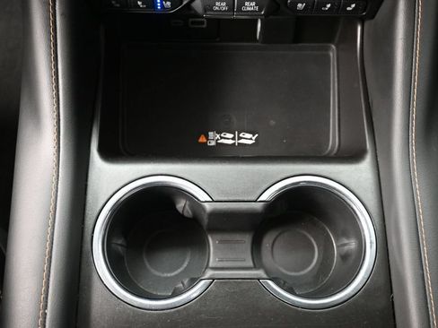 Used 2023 GMC Yukon AT4 AWD/4WD image 13