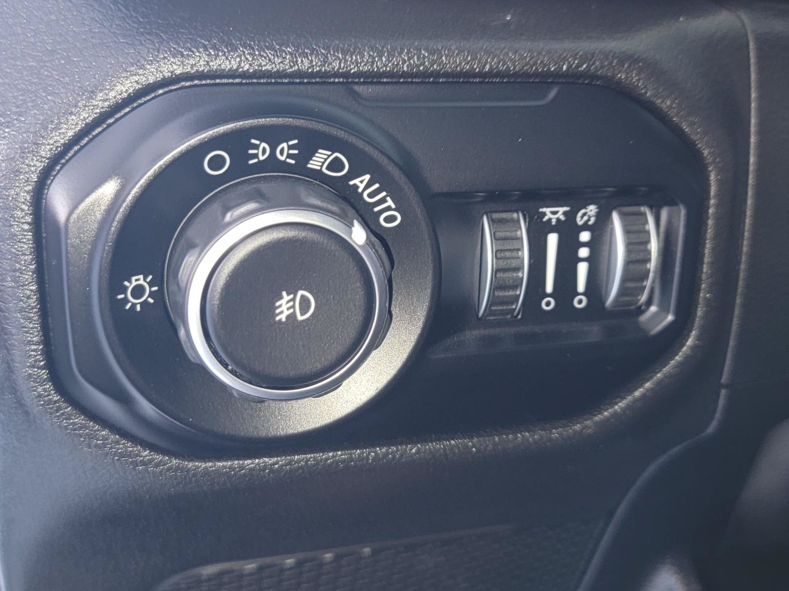 Used 2019 Jeep Wrangler Unlimited Sahara w/ Quick Order Package 24M Moab AWD/4WD image 29