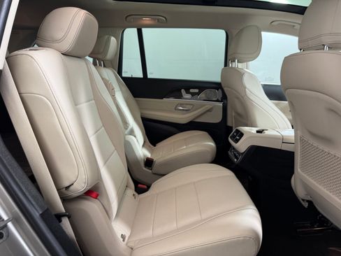 Used 2022 Mercedes-Benz GLS 450 4MATIC image 27
