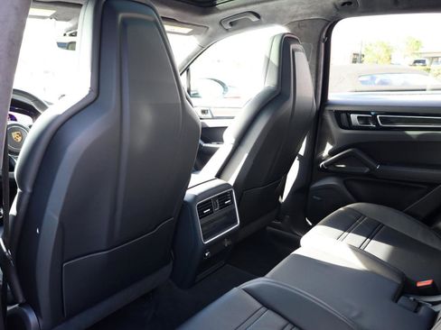 Used 2022 Porsche Cayenne GTS AWD/4WD image 15