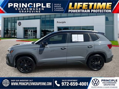 Used 2023 Volkswagen Taos SE w/ Panoramic Sunroof Package FWD image 6