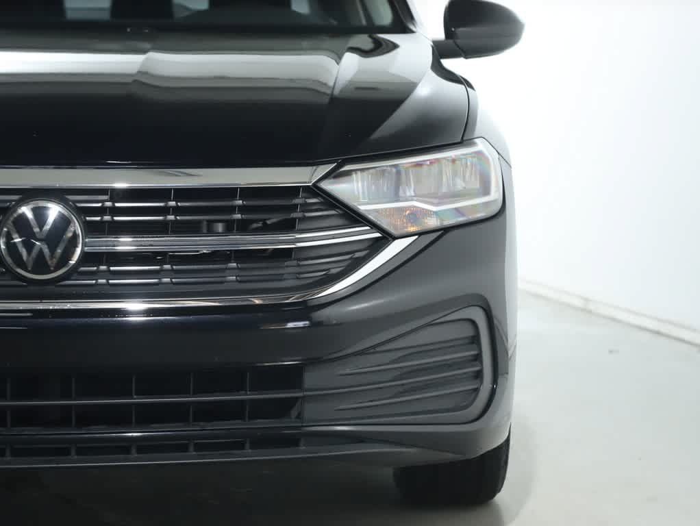 Used 2024 Volkswagen Jetta SE FWD image 7