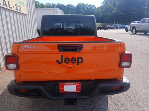 New 2025 Jeep Gladiator Sport image 4