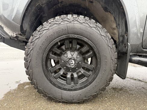 Used 2017 Toyota Tacoma Limited image 9