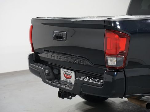 Used 2020 Toyota Tacoma TRD Off-Road w/ Technology Package image 9