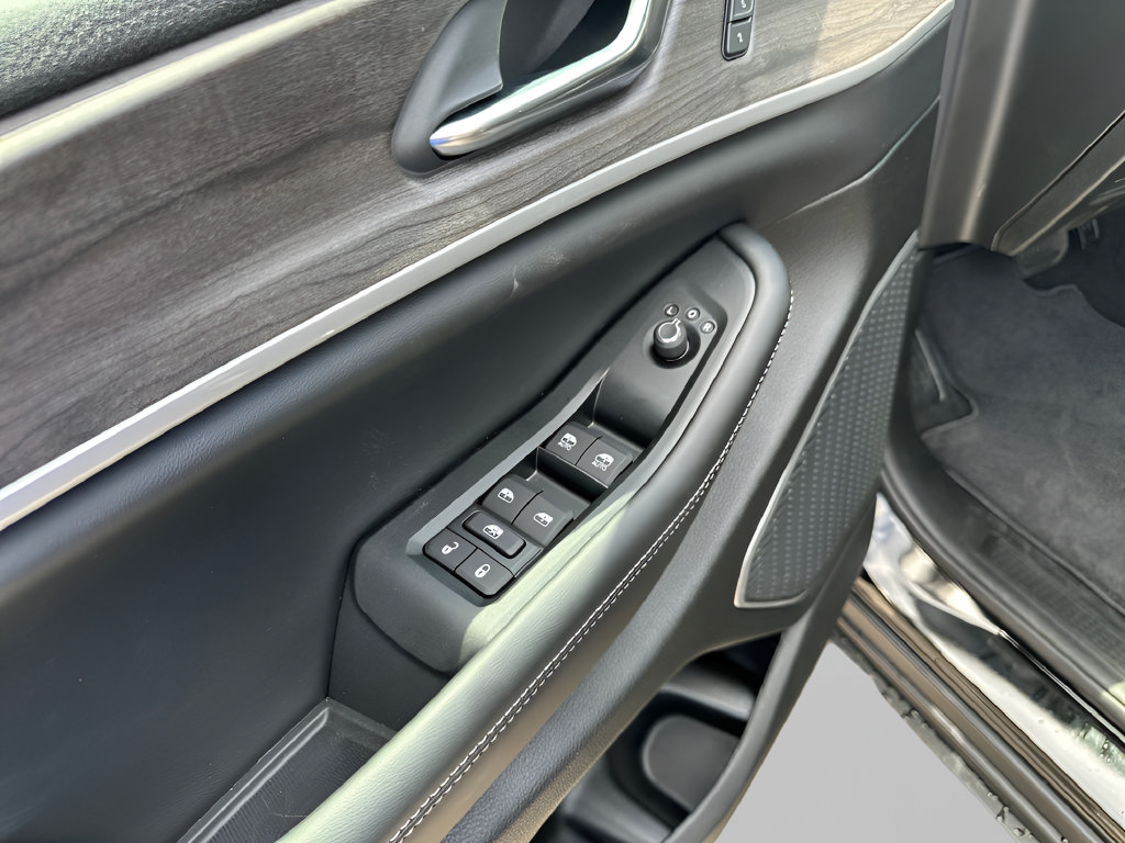 New 2026 Jeep Grand Cherokee Limited w/ Limited Altitude Package RWD image 15