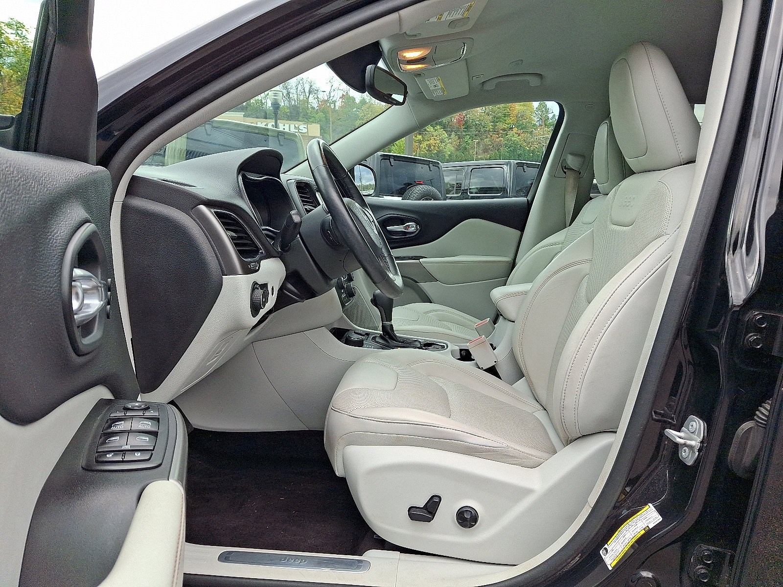 Certified 2019 Jeep Cherokee Limited AWD/4WD image 13