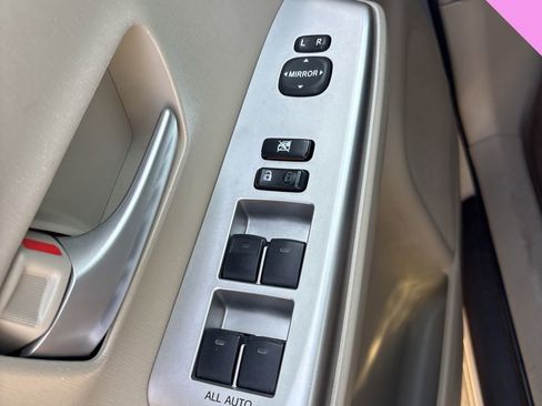 Used 2013 Toyota Prius V Five FWD image 9