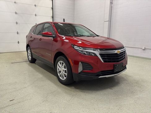 Used 2023 Chevrolet Equinox LT AWD/4WD image 2