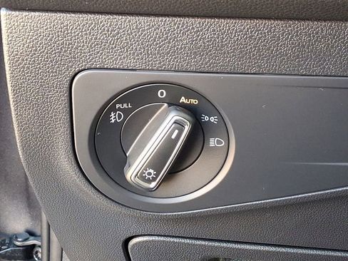 Used 2021 Volkswagen Tiguan SE R-Line image 32