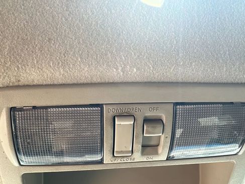 Used 2005 Nissan Frontier LE w/ (J01) Sunroof Pkg RWD image 35