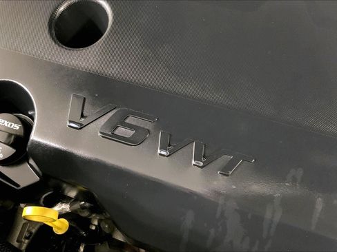 Used 2022 Chevrolet Traverse LS FWD image 32