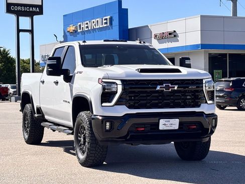 Used 2024 Chevrolet Silverado 2500 ZR2 image 2