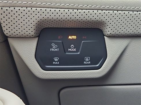 New 2025 Volkswagen Atlas SEL image 11