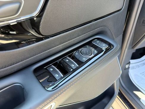 Used 2025 Lincoln Aviator AWD w/ Equipment Group 101A image 24