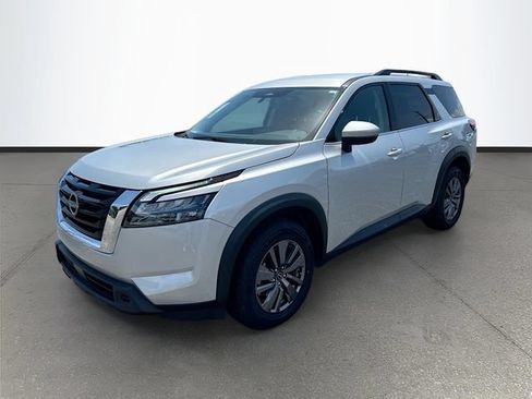 Used 2025 Nissan Pathfinder SV AWD/4WD image 3