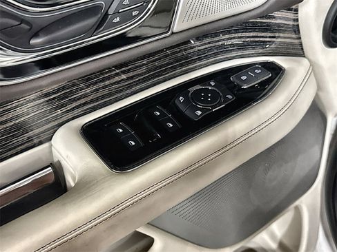 Used 2020 Lincoln Navigator Black Label w/ Cargo Convenience Package image 14