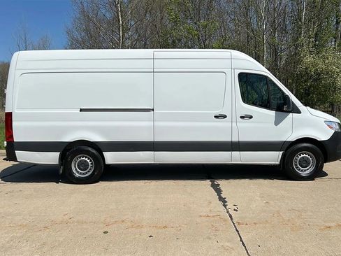 Used 2022 Mercedes-Benz Sprinter 2500 image 5