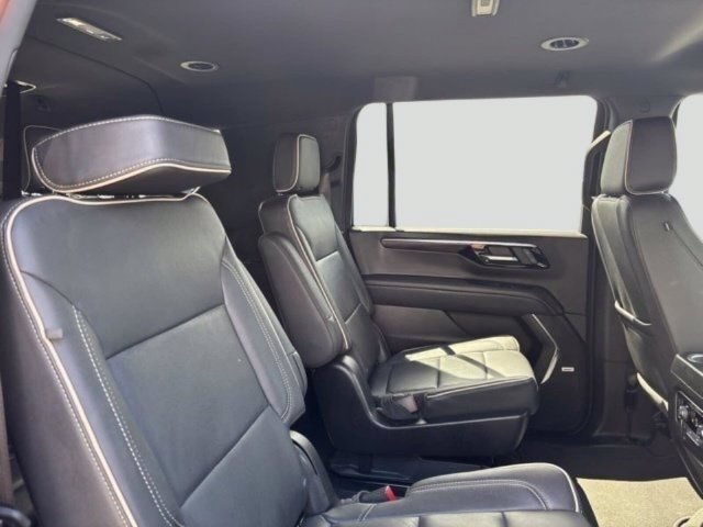 Used 2025 Chevrolet Suburban Premier AWD/4WD image 42