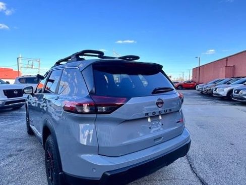 Certified 2025 Nissan Rogue SV AWD/4WD image 10