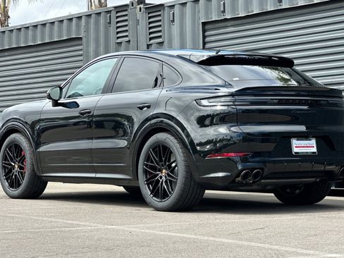 New 2026 Porsche Cayenne GTS AWD/4WD image 3