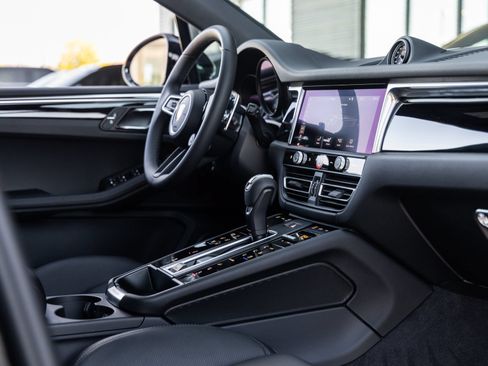 Certified 2026 Porsche Macan S AWD/4WD image 44