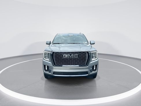 Used 2023 GMC Yukon Denali Ultimate AWD/4WD image 3