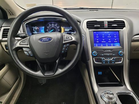 Used 2019 Ford Fusion SE FWD image 22