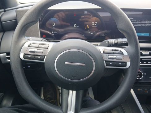 Used 2025 Hyundai Santa Cruz SEL FWD image 9