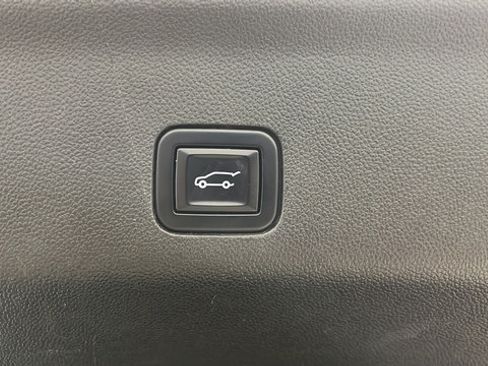 Used 2022 GMC Yukon XL Denali AWD/4WD image 29