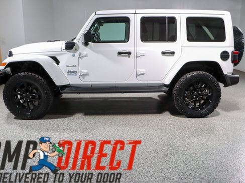 Used 2022 Jeep Wrangler Unlimited Sahara w/ Cold Weather Group AWD/4WD image 11