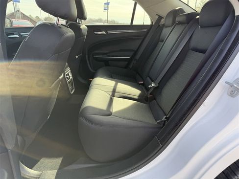 Used 2022 Chrysler 300 Touring w/ Sport Appearance Package image 9